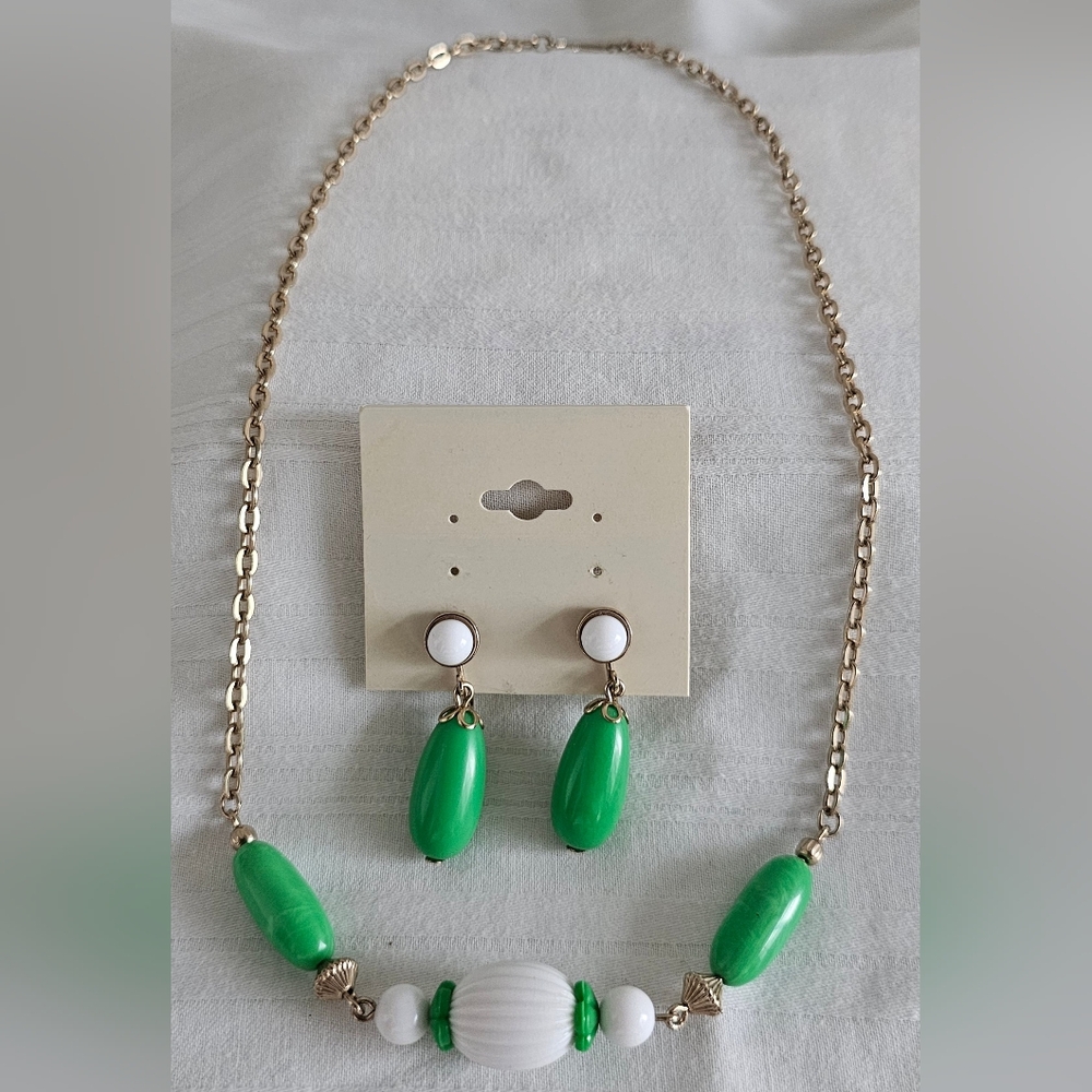 Vintage Avon Gold Green & White bead Necklace & Matching Clip-on Drop Earring